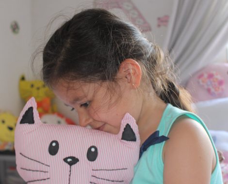 cojin-almohada-infantil-gato-niña